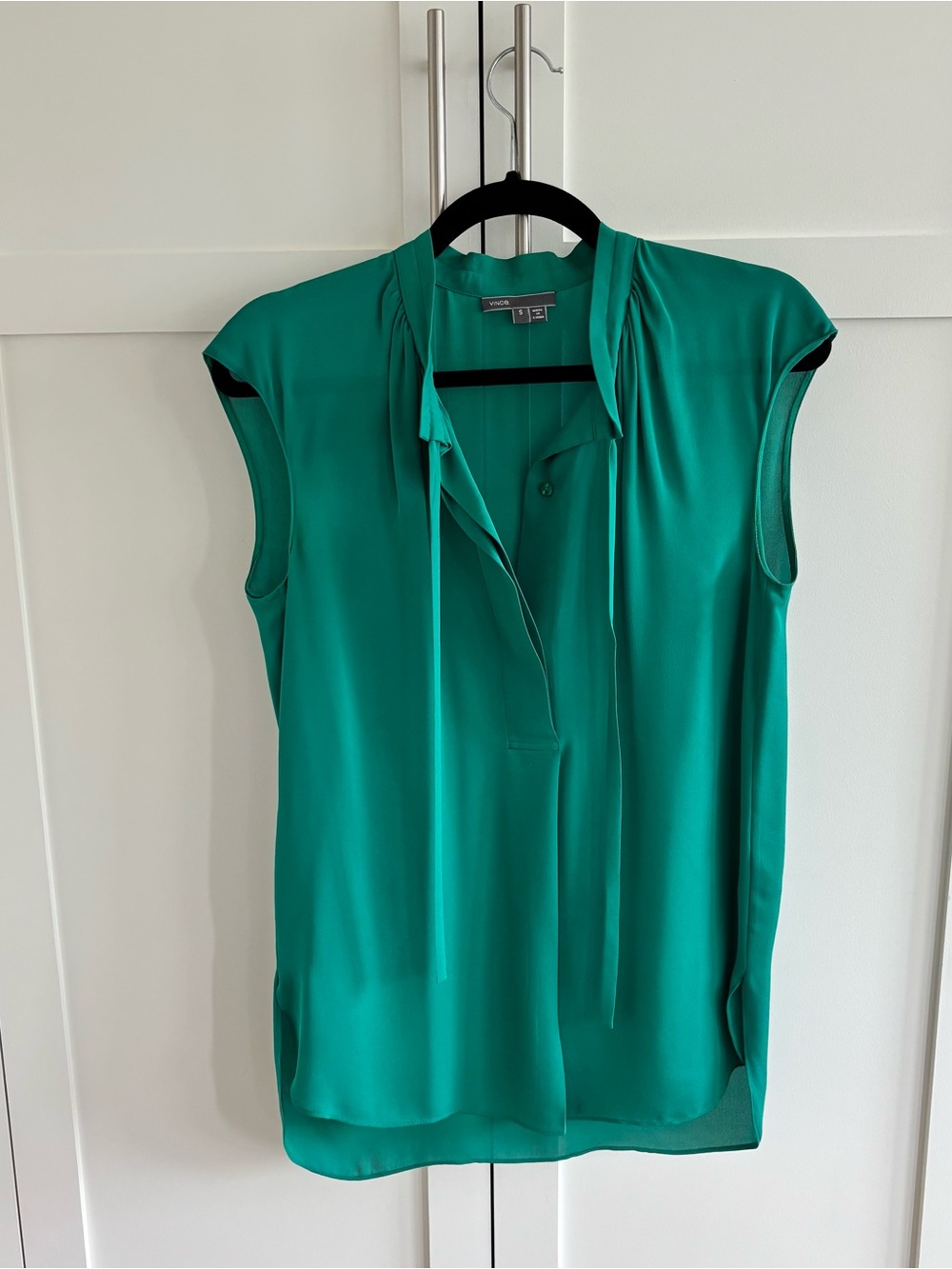 Vince Sleeveless Tie-Neck Shell Top in Green